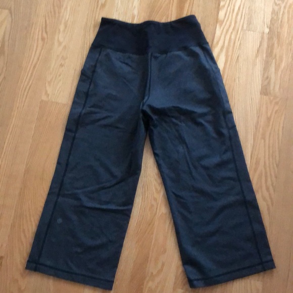 Wide-leg high rise Lululemon pant. - Picture 2 of 3